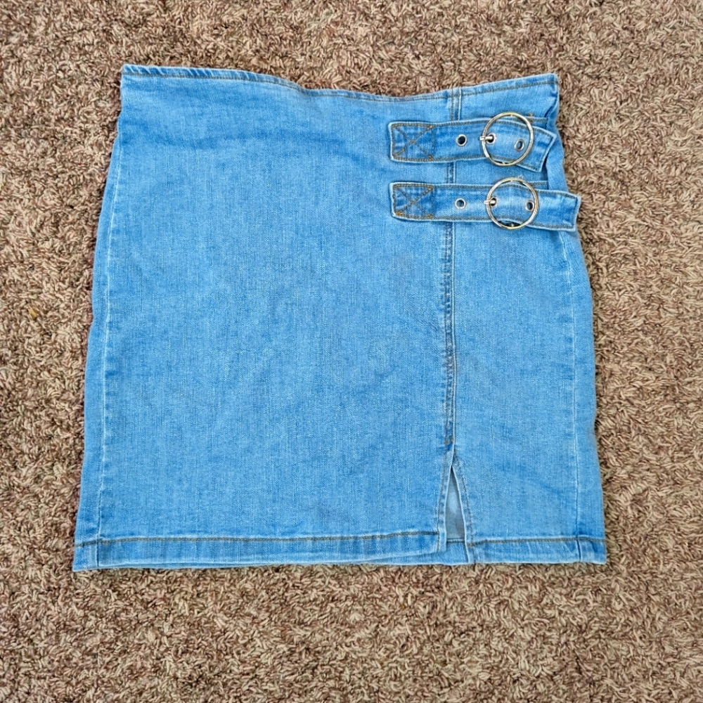 O-ring Detail Buckle Bodycon Denim Skirt